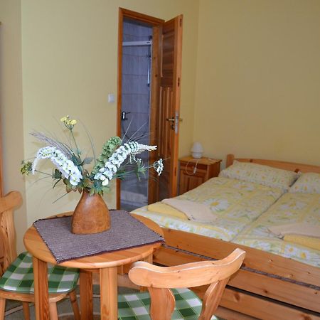 Gosciniec Yaga Bed & Breakfast Wilkasy Oda fotoğraf